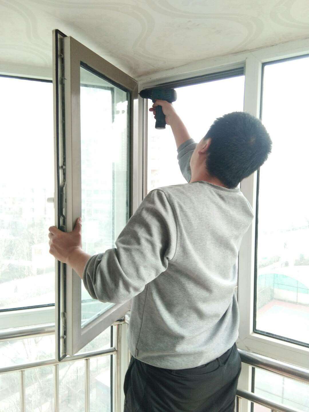 黄岛区灯具、家具、厨具、卫具专业安装与维修服务，全区上门